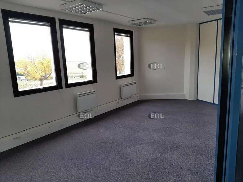 Bureau dans SAINT-AUBIN à louer - Photo de l’immeuble – Image 3 sur 9