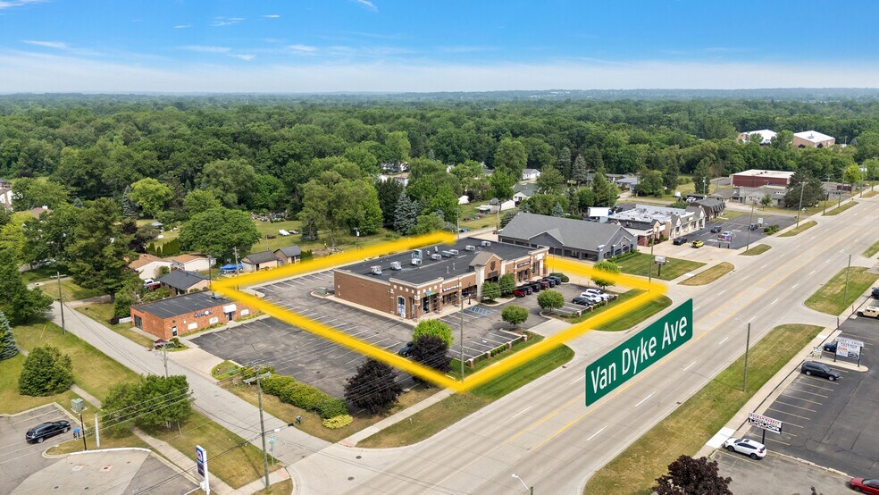52021-52045 Van Dyke Ave, Shelby Township, MI à louer - Photo de l’immeuble – Image 2 sur 6