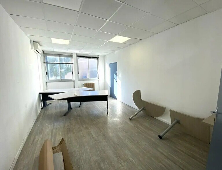 Bureau dans Villeneuve-Loubet à louer - Photo de l’immeuble – Image 3 sur 6