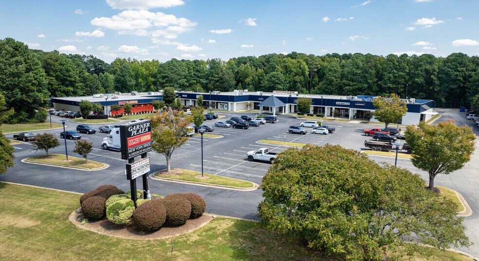 505-537 Plaza Cir, Garner, NC à louer - Photo principale – Image 1 sur 19