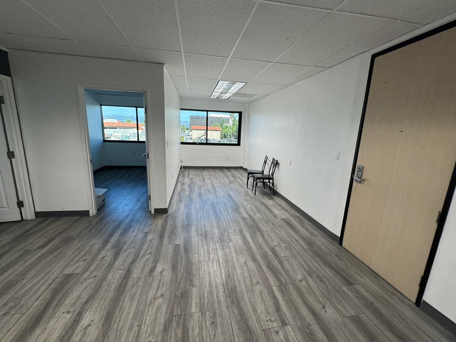 18345 Ventura Blvd, Tarzana, CA à louer Photo intérieure– Image 1 sur 7