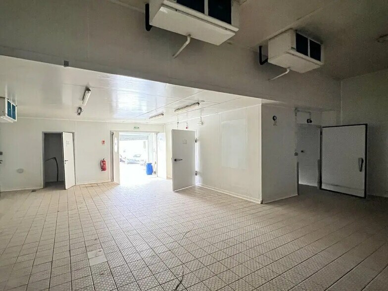 Local d’activités dans Hérouville-Saint-Clair à louer - Photo de l’immeuble – Image 1 sur 12