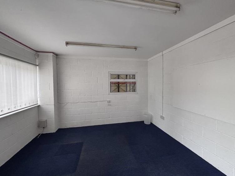 Brunel Ct, Stonehouse, GLS GL10 3SW - Lot D - - Photo intérieure - Image 1 of 6
