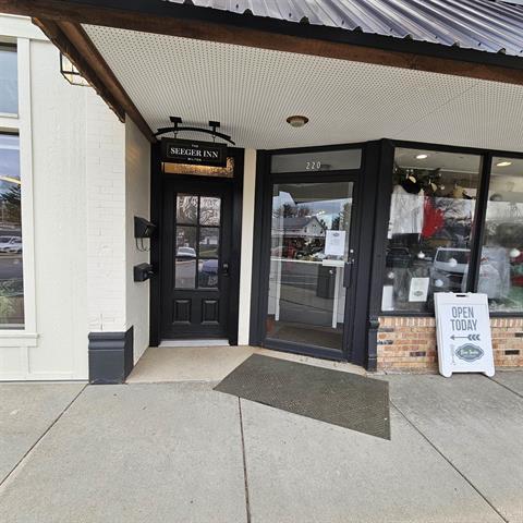 220 Merchant Row, Milton, WI à vendre - Photo de l’immeuble – Image 3 sur 14