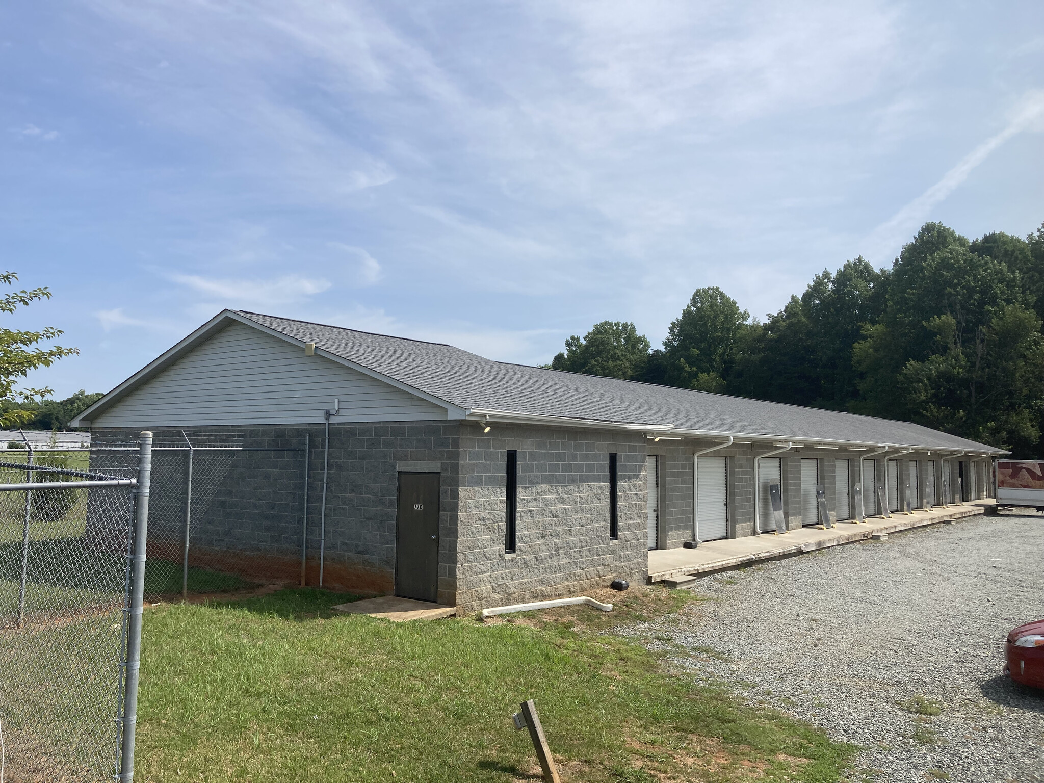 770 Trollingwood Hawfields Rd, Mebane, NC à louer Photo de l’immeuble– Image 1 sur 9