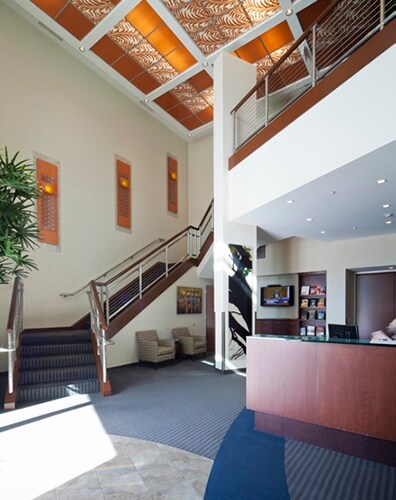 2560 Teller Rd, Thousand Oaks, CA à louer - Hall d’entrée – Image 2 sur 10