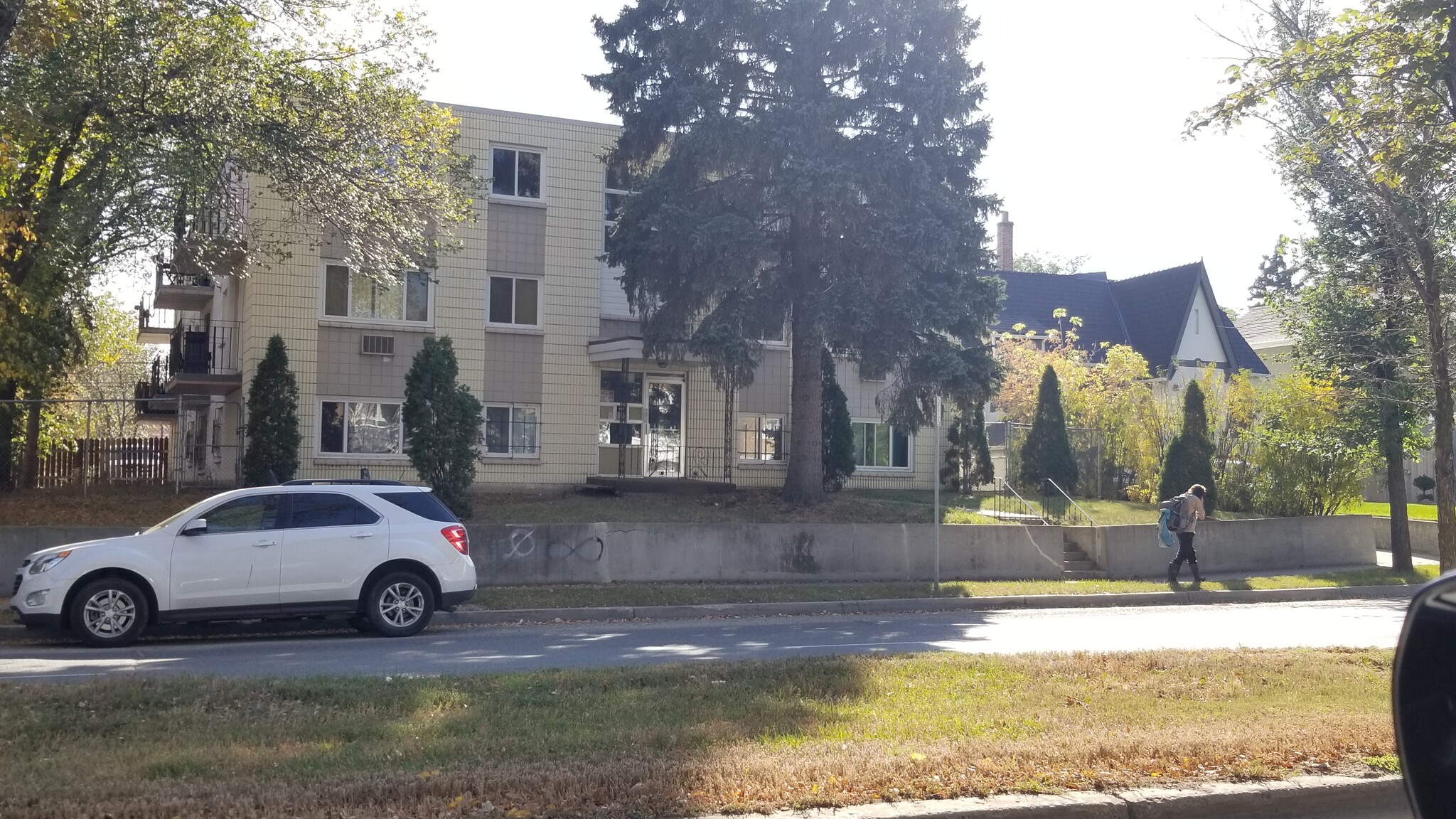 1425 Victoria Av, Regina, SK à vendre Photo principale– Image 1 sur 8