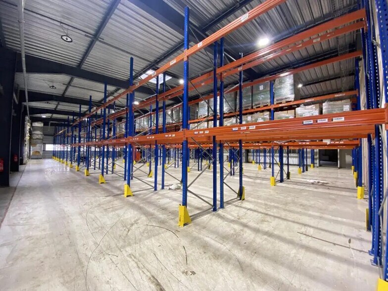 Industriel/Logistique dans Auneau-Bleury-Saint-Symphorien à louer - Photo de l’immeuble – Image 1 sur 13