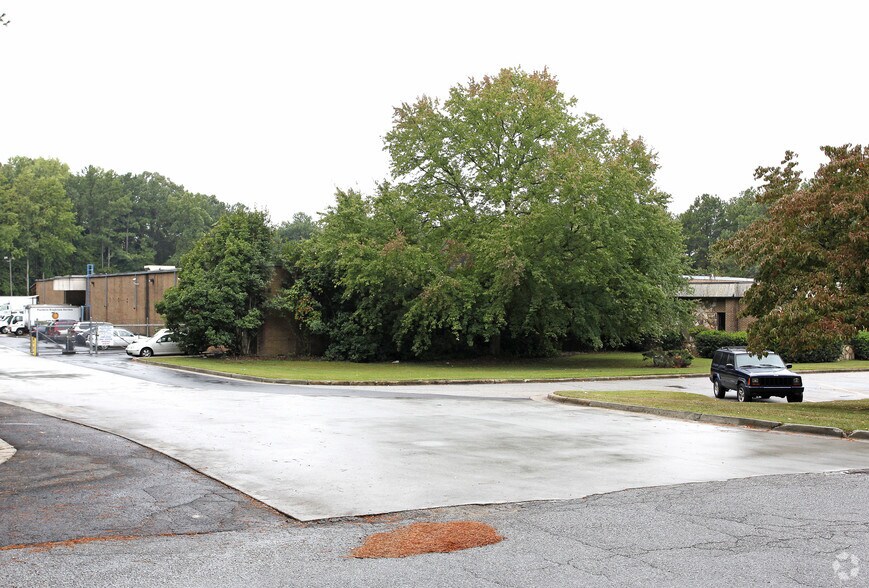 4070 Shirley Dr SW, Atlanta, GA à vendre - Photo de l’immeuble – Image 2 sur 12