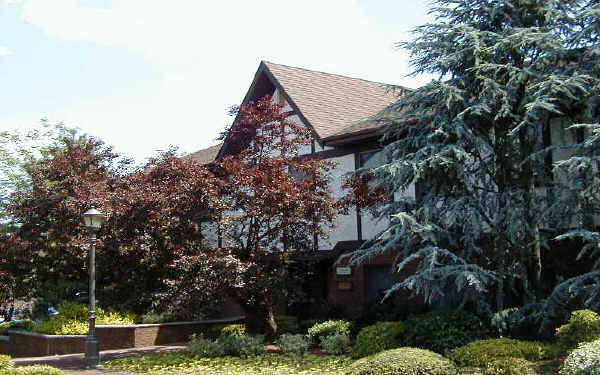 904 Pompton Ave, Cedar Grove, NJ à vendre - Photo principale – Image 1 sur 8