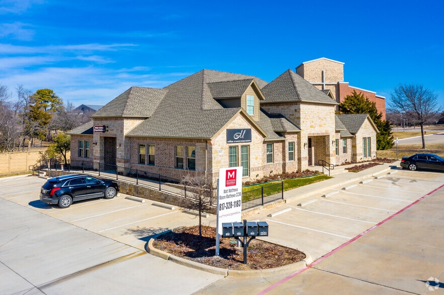8621 Mid Cities Blvd, North Richland Hills, TX à louer - Photo principale – Image 2 sur 13