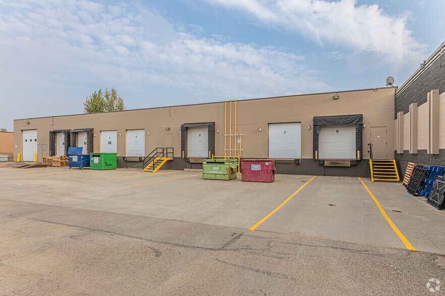 17708-17720 107 Av NW, Edmonton, AB à louer - Photo de l’immeuble – Image 3 sur 5