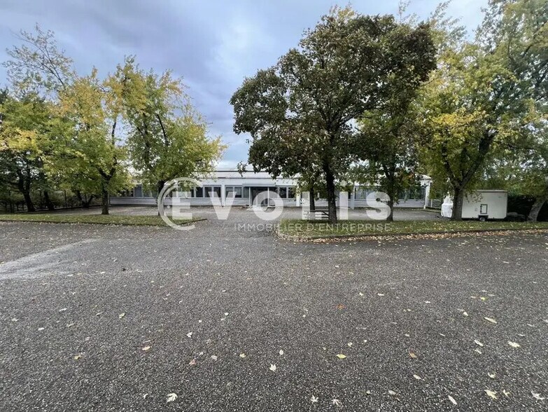 9 Rue Du Dauphiné, Saint-Priest à louer - Photo de l’immeuble – Image 3 sur 33