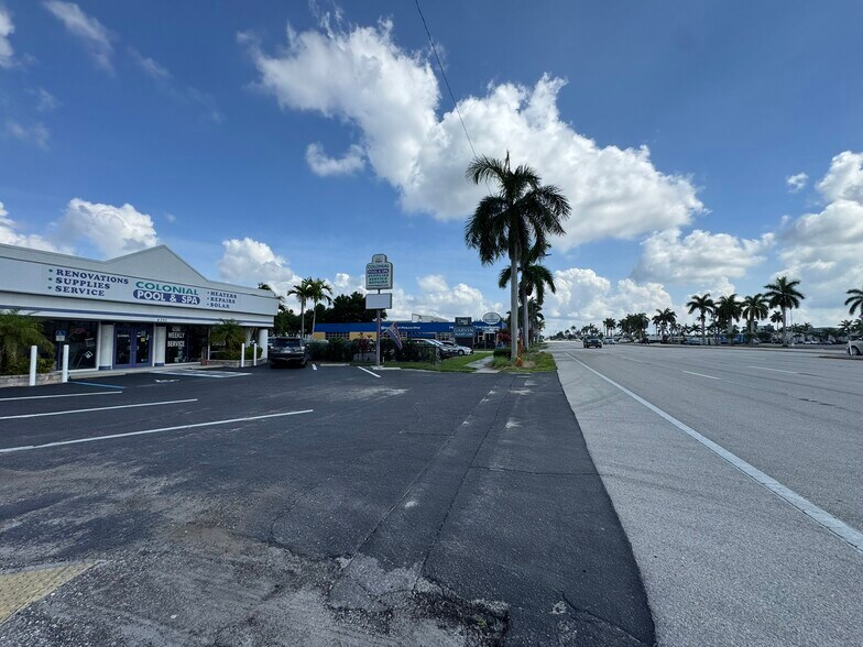 4290 S Cleveland Ave, Fort Myers, FL à vendre - Photo de l’immeuble – Image 2 sur 8