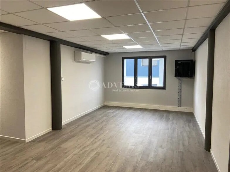 Bureau dans SAINT-SYMPHORIEN-D'OZON à louer - Photo intérieure – Image 1 sur 6