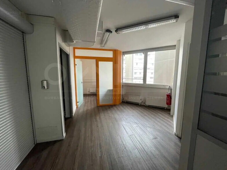 Bureau dans Villeurbanne à louer - Photo de l’immeuble – Image 3 sur 11