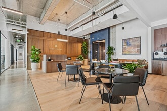 600 S Tryon St, Charlotte, NC à louer Photo intérieure– Image 1 sur 2