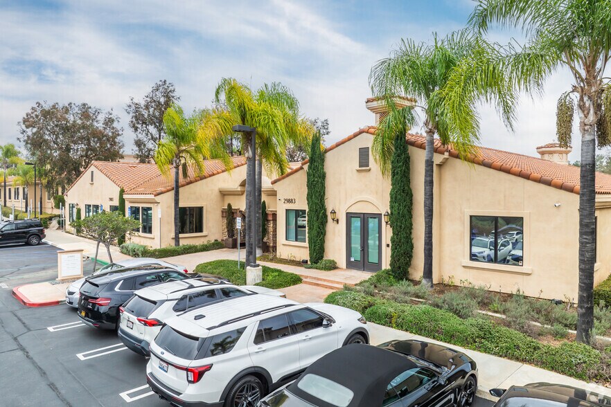29883 Santa Margarita Pky, Rancho Santa Margarita, CA à vendre - Photo principale – Image 1 sur 4