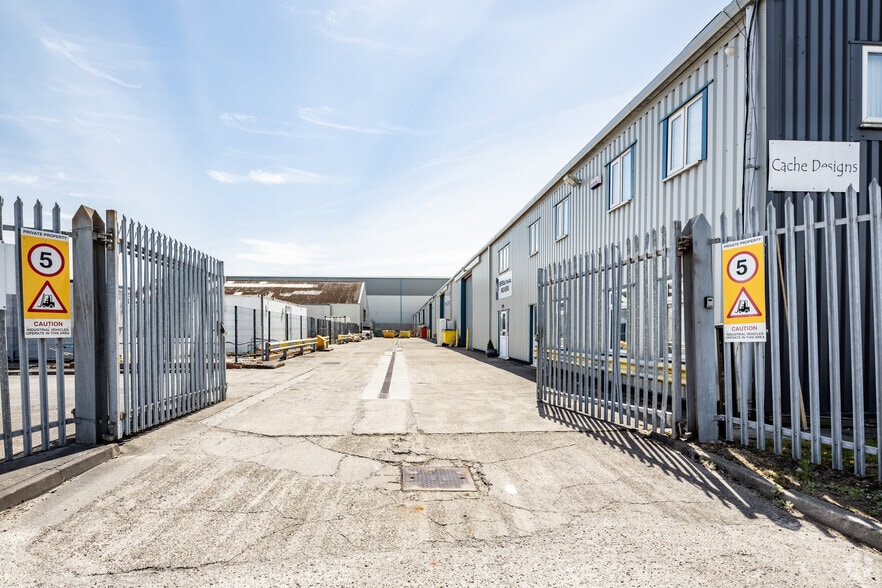 Knowsley Point, Knowsley Industrial Estate, Liverpool à louer - Photo de l’immeuble – Image 2 sur 7