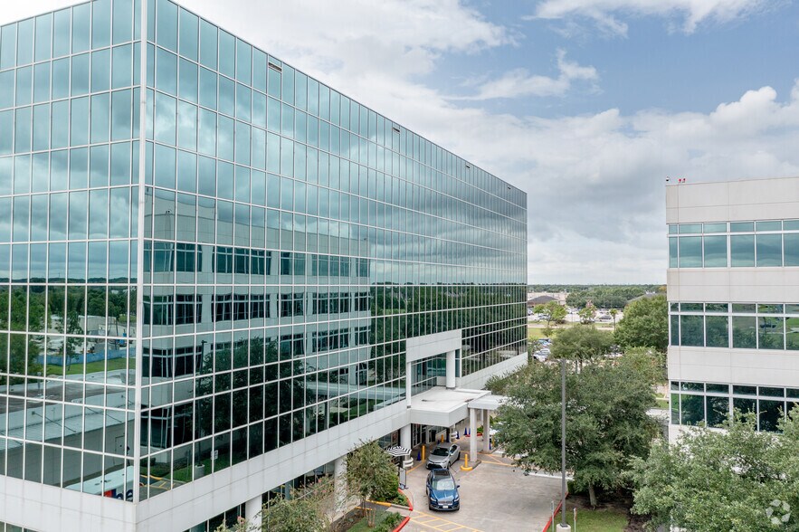 11914 Astoria Blvd, Houston, TX à louer - Photo de l’immeuble – Image 2 sur 4