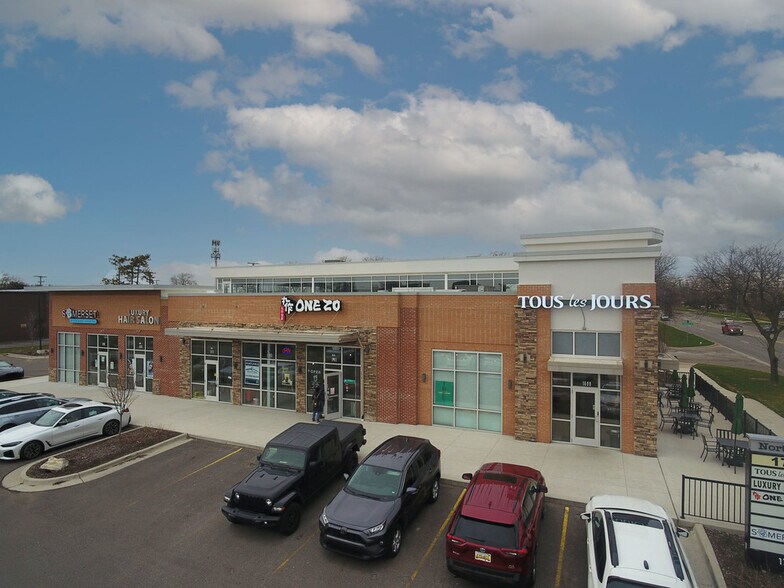 1721 Crooks Rd, Troy, MI à louer - Photo de l’immeuble – Image 2 sur 8