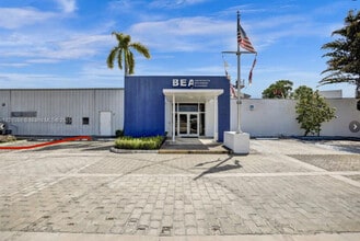 3075 NW South River Dr, Miami, FL à louer Photo de l’immeuble– Image 1 sur 1