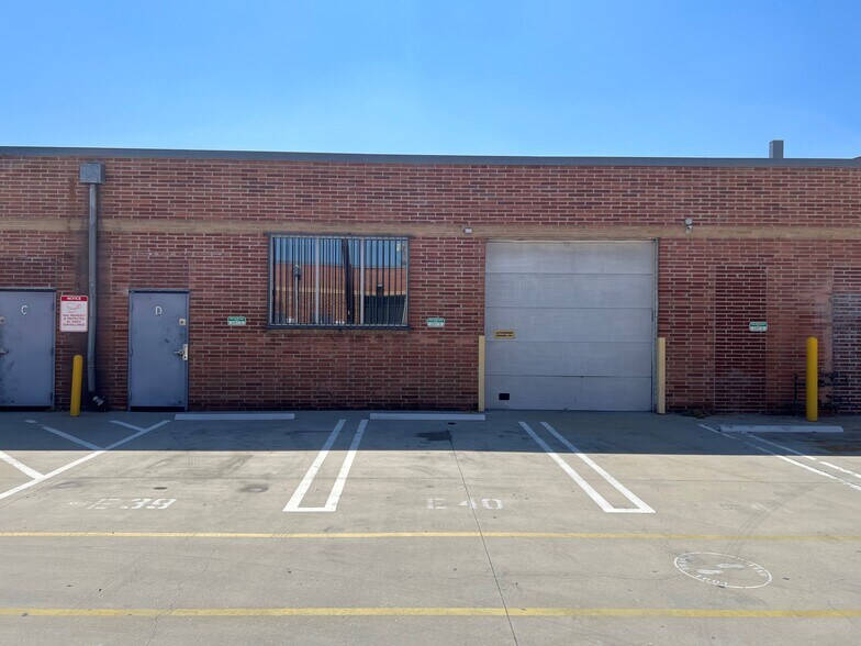 13050 Saticoy St, North Hollywood, CA à louer - Photo de l’immeuble – Image 2 sur 13