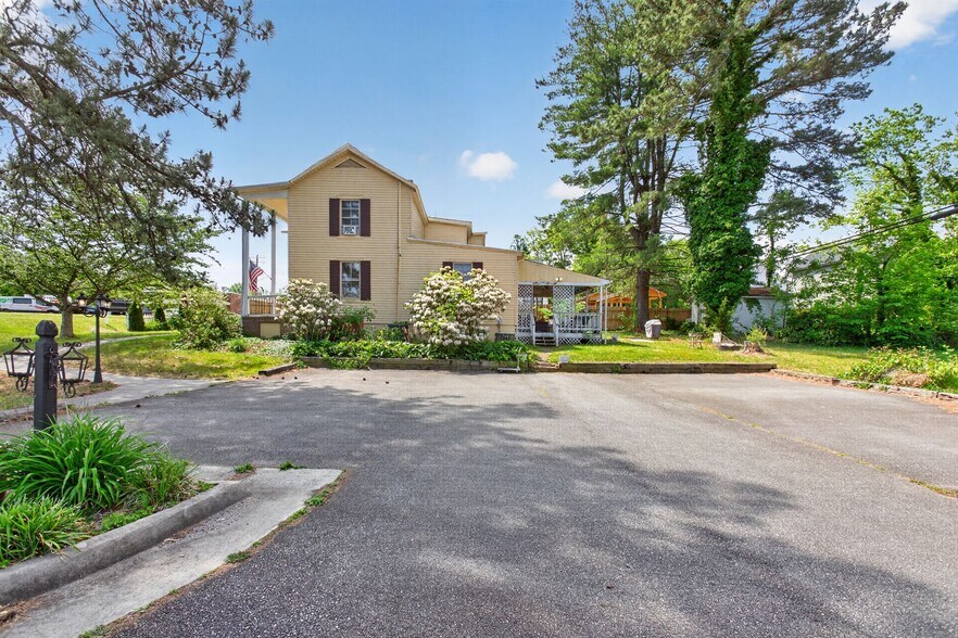 605 Mineral Ave, Mineral, VA à vendre - Photo de l’immeuble – Image 3 sur 25