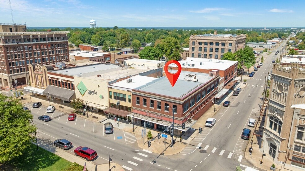 4 North Plz, Paris, TX à vendre - Photo principale – Image 1 sur 16