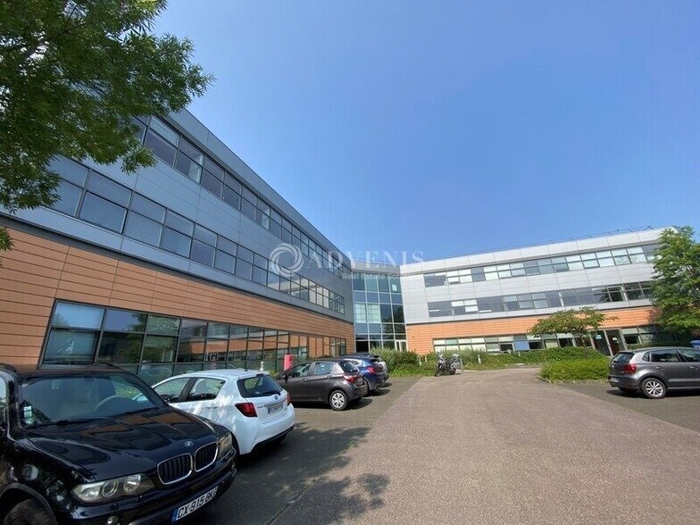 1 Bis Avenue Jean D'Alembert, Élancourt à louer - Photo de l’immeuble – Image 2 sur 8