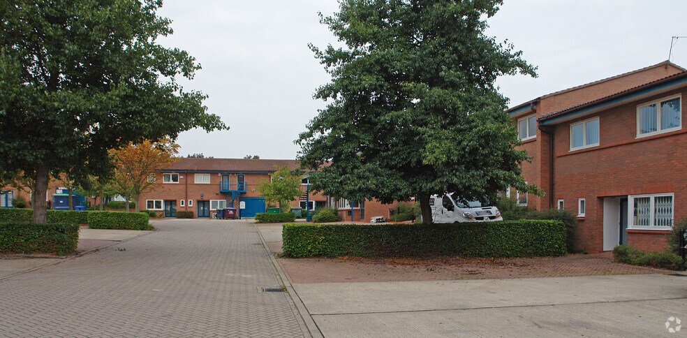Crown Hl, Milton Keynes à louer - Photo de l’immeuble – Image 3 sur 4