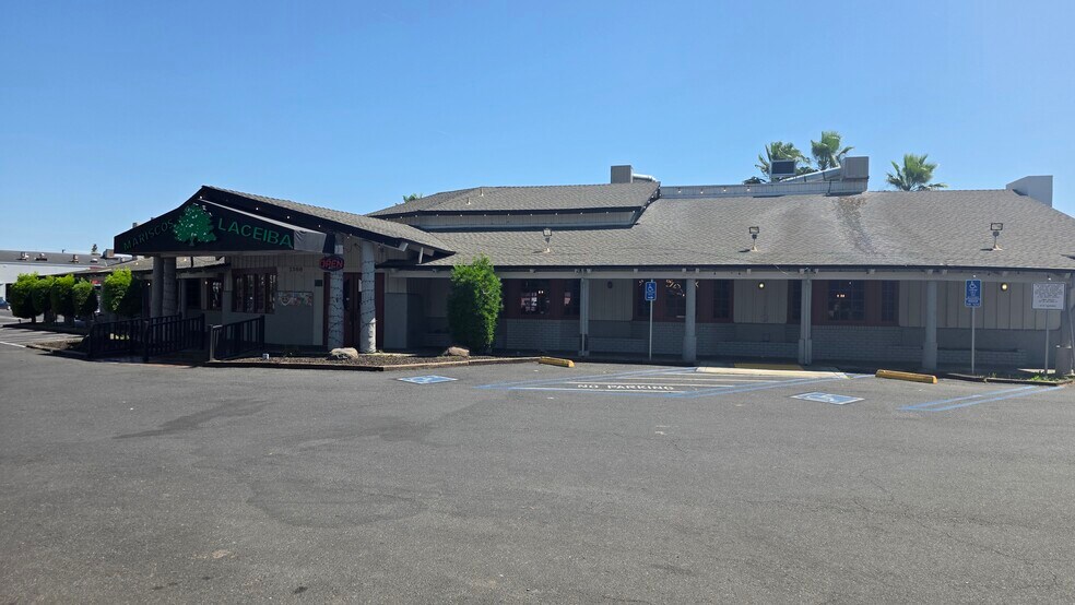 1300 McHenry Ave, Modesto, CA à vendre - Photo de l’immeuble – Image 3 sur 18