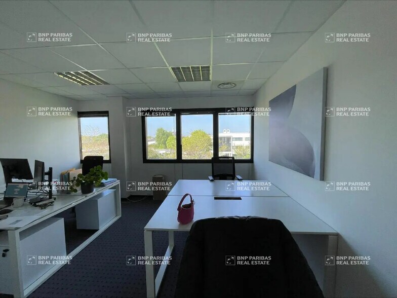 Bureau dans Saint-Grégoire à louer - Photo de l’immeuble – Image 1 sur 13