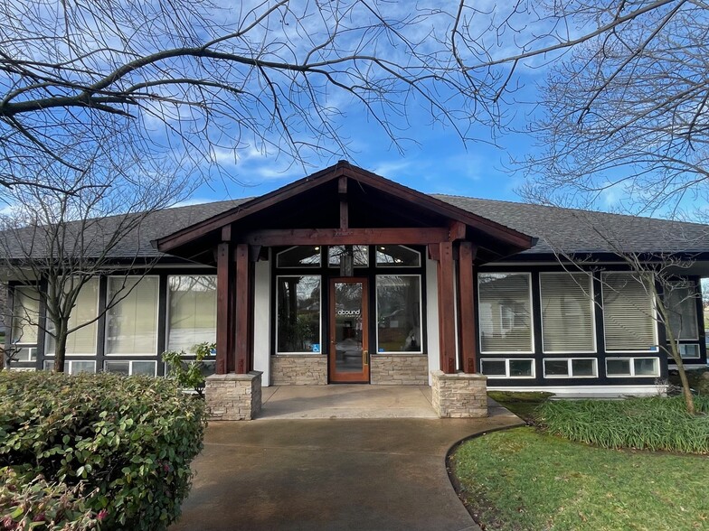 2111 Forest Ave, Chico, CA à louer - Photo de l’immeuble – Image 2 sur 2