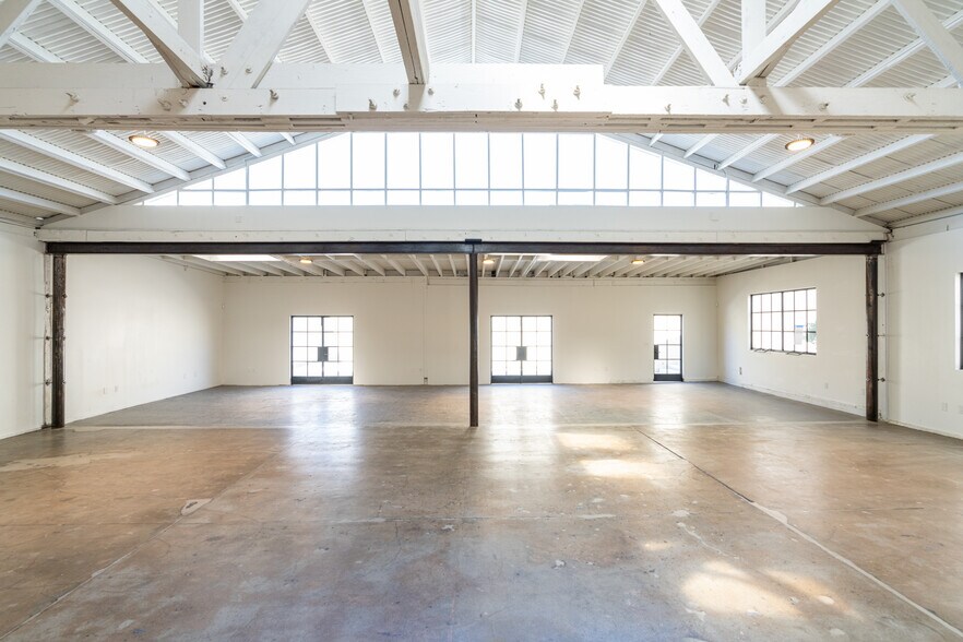 4227 Whiteside St, Los Angeles, CA à louer - Photo de l’immeuble – Image 1 sur 9