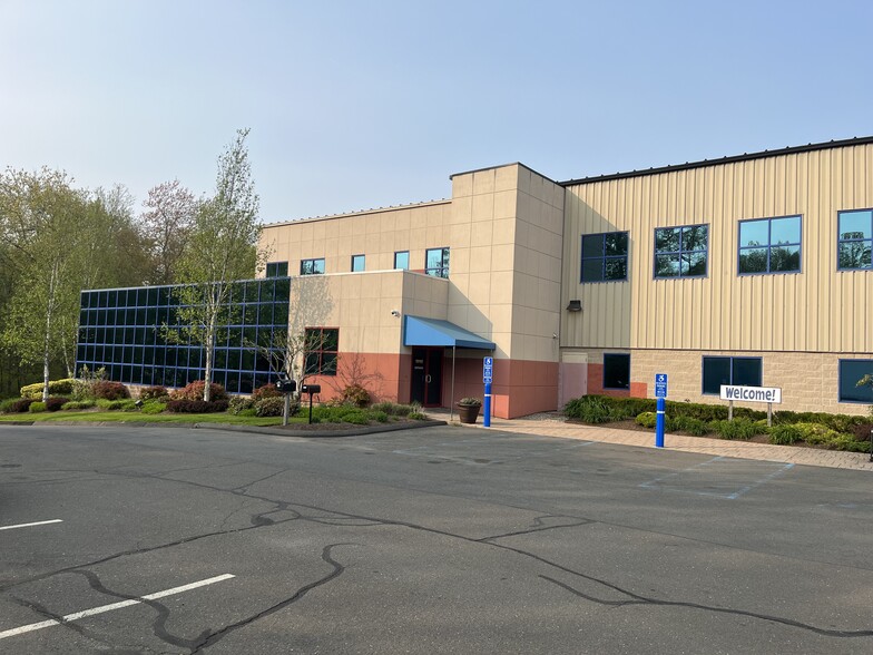 448 Pepper St, Monroe, CT à louer - Photo de l’immeuble – Image 1 sur 4