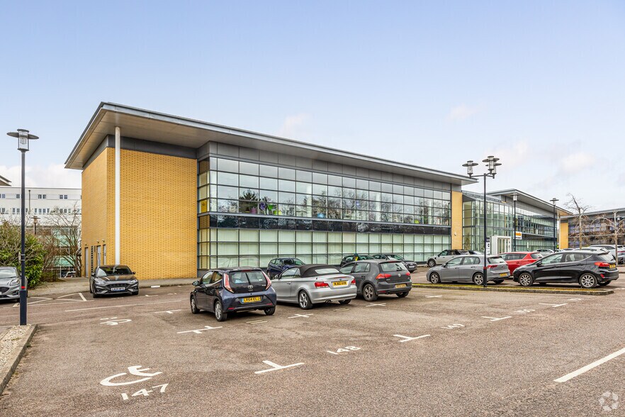 Falcon Way, Welwyn Garden City à louer - Photo de l’immeuble – Image 1 sur 6