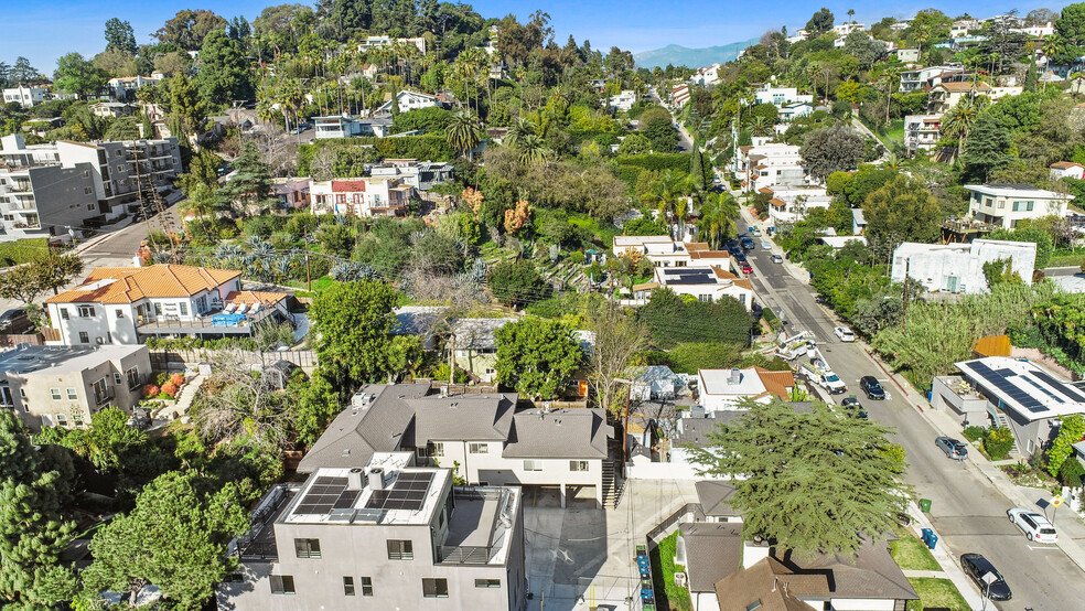 1651 Redcliff St, Los Angeles, CA à vendre - Photo de l’immeuble – Image 3 sur 28
