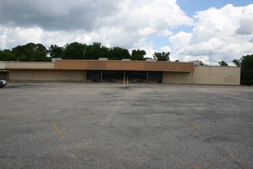 1302 Gilmer Ave, Tallassee, AL à louer - Photo principale – Image 1 sur 4