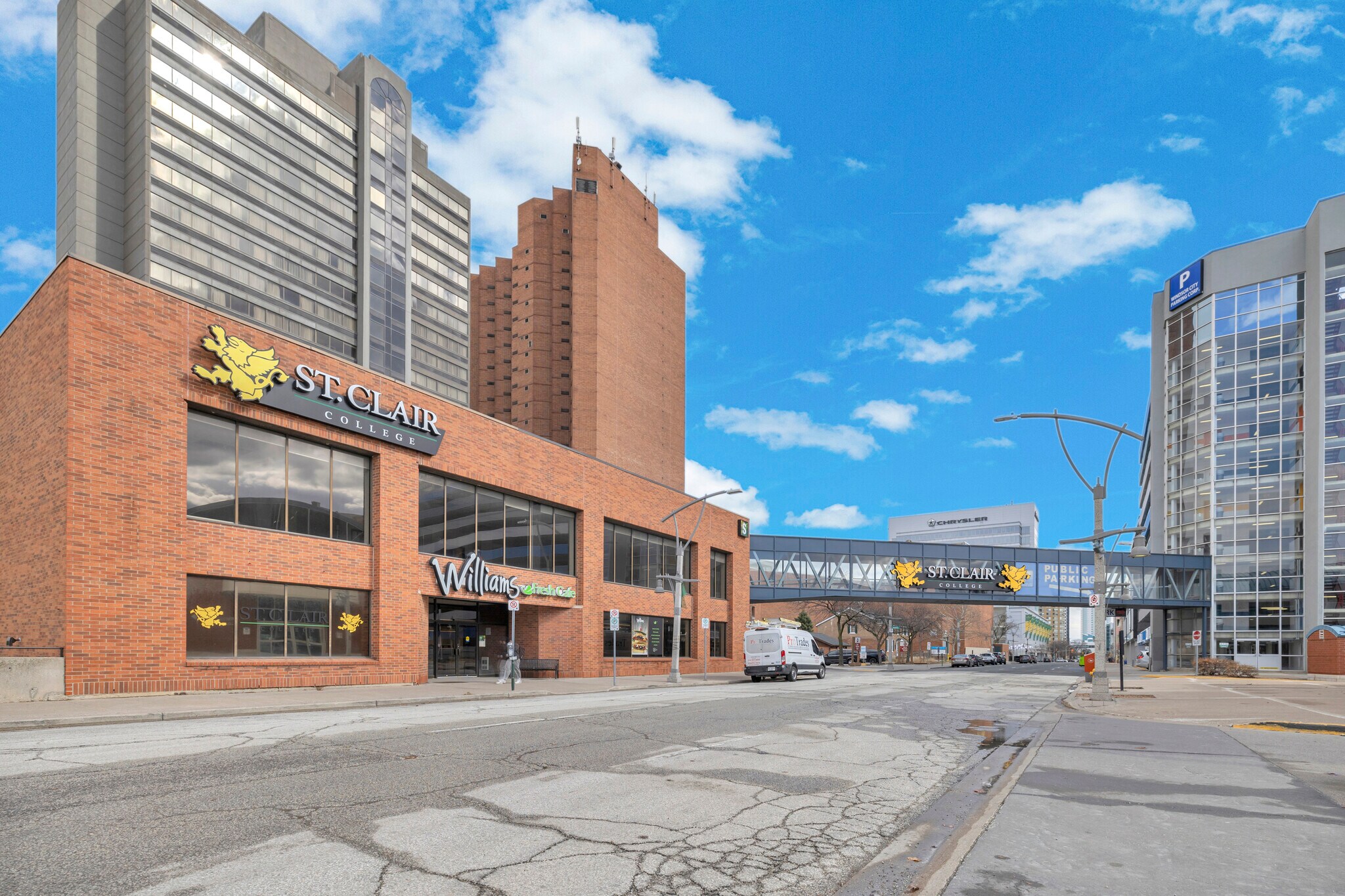 333 Riverside Dr W, Windsor, ON à louer Photo principale– Image 1 sur 20