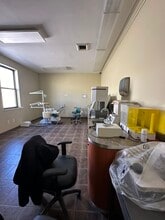 1151 McDonald Ave, Brooklyn, NY à louer Photo intérieure– Image 1 sur 4