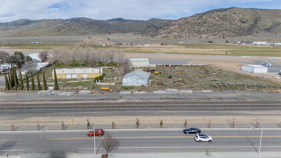 609 E H St, Tehachapi, CA à vendre - Photo de l’immeuble – Image 3 sur 18