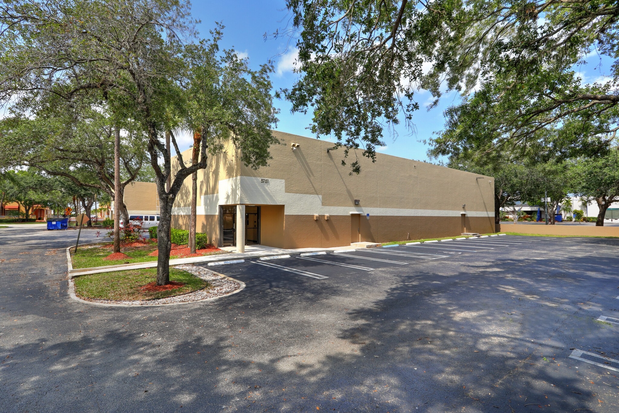 5751-5753 Miami Lakes Dr, Miami Lakes, FL à louer Photo intérieure– Image 1 sur 2