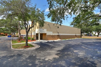 5751-5753 Miami Lakes Dr, Miami Lakes, FL à louer Photo intérieure– Image 1 sur 2