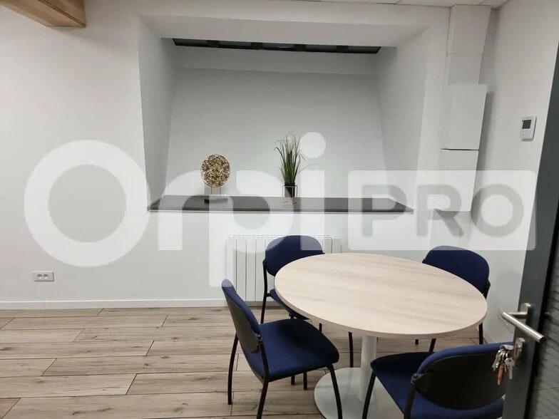 Bureau dans Compiègne à louer - Photo de l’immeuble – Image 1 sur 4