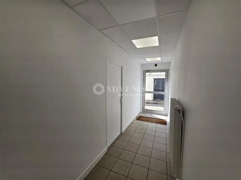 Bureau dans Montreuil à louer - Photo de l’immeuble – Image 3 sur 6