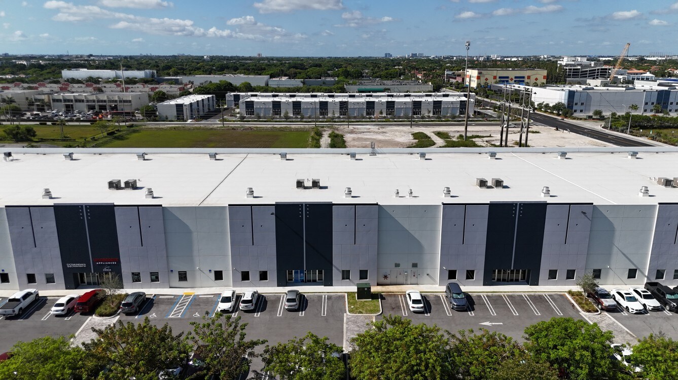6371 NW 102nd Ave, Doral, FL à vendre Photo de l’immeuble– Image 1 sur 4