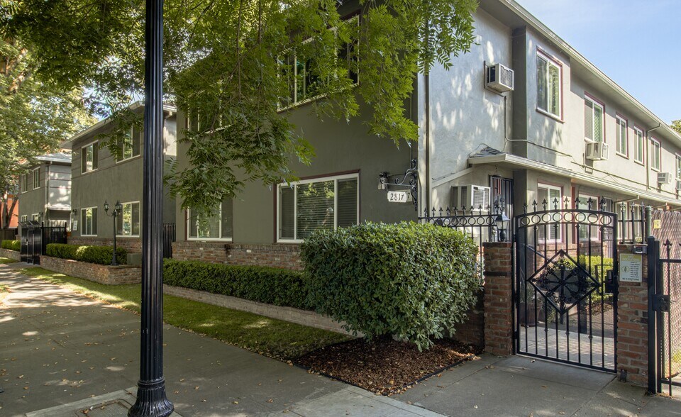 2811 F St, Sacramento, CA à vendre - Photo de l’immeuble – Image 2 sur 27
