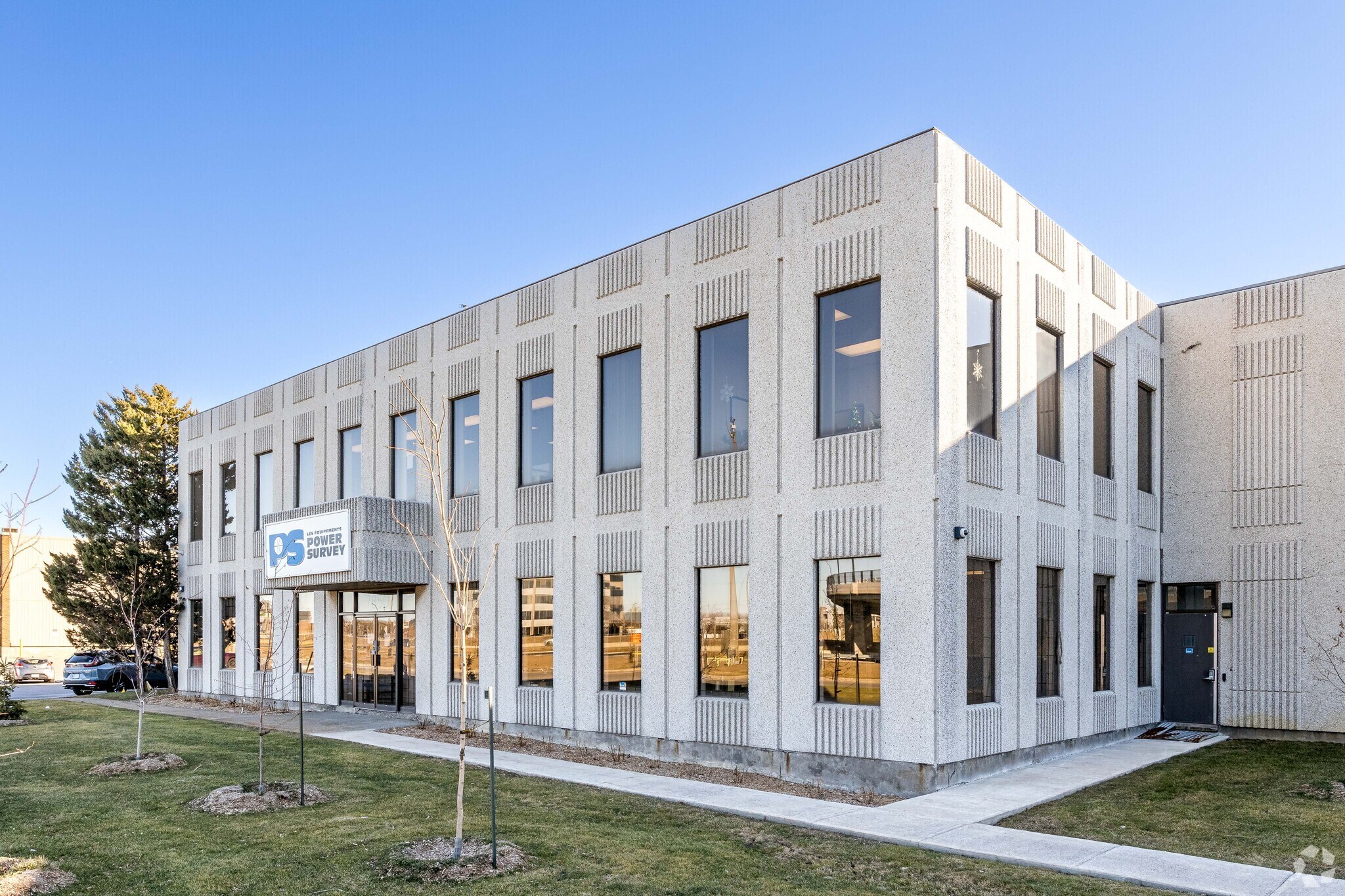 7850 Rte Transcanadienne, Montréal, QC à louer Photo principale– Image 1 sur 5