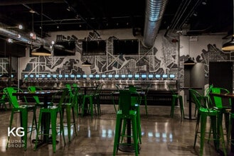 2211 N Milwaukee Ave, Chicago, IL à louer Photo intérieure– Image 2 sur 4